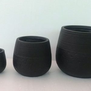 Fiber Clay lines and dotted plant pots